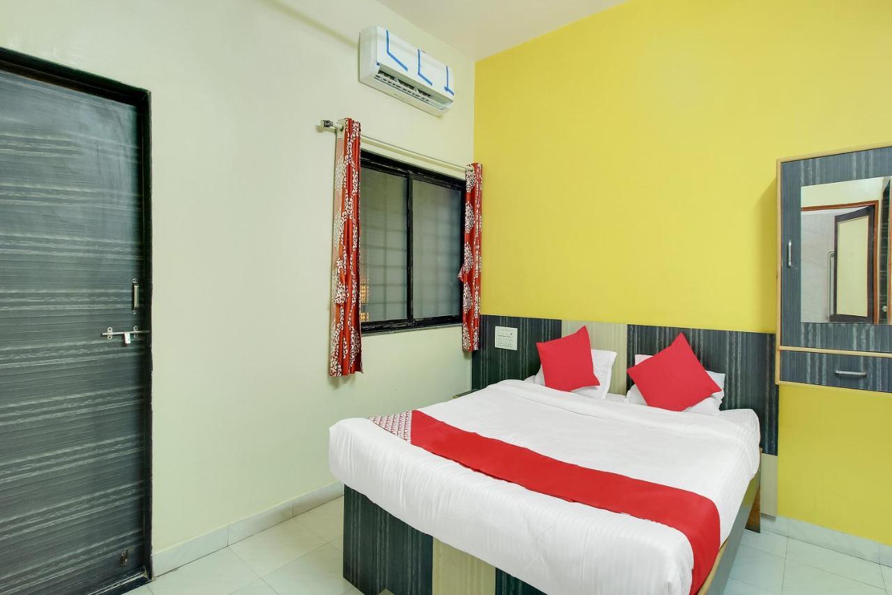Oyo Flagship 48365 Hotel Shiva'S Castle Chalisgaon Eksteriør bilde