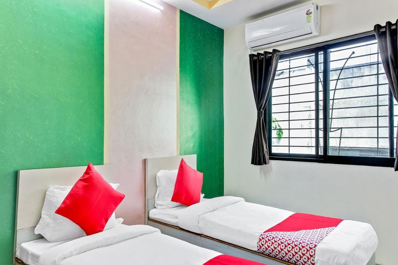 Oyo Flagship 48365 Hotel Shiva'S Castle Chalisgaon Eksteriør bilde