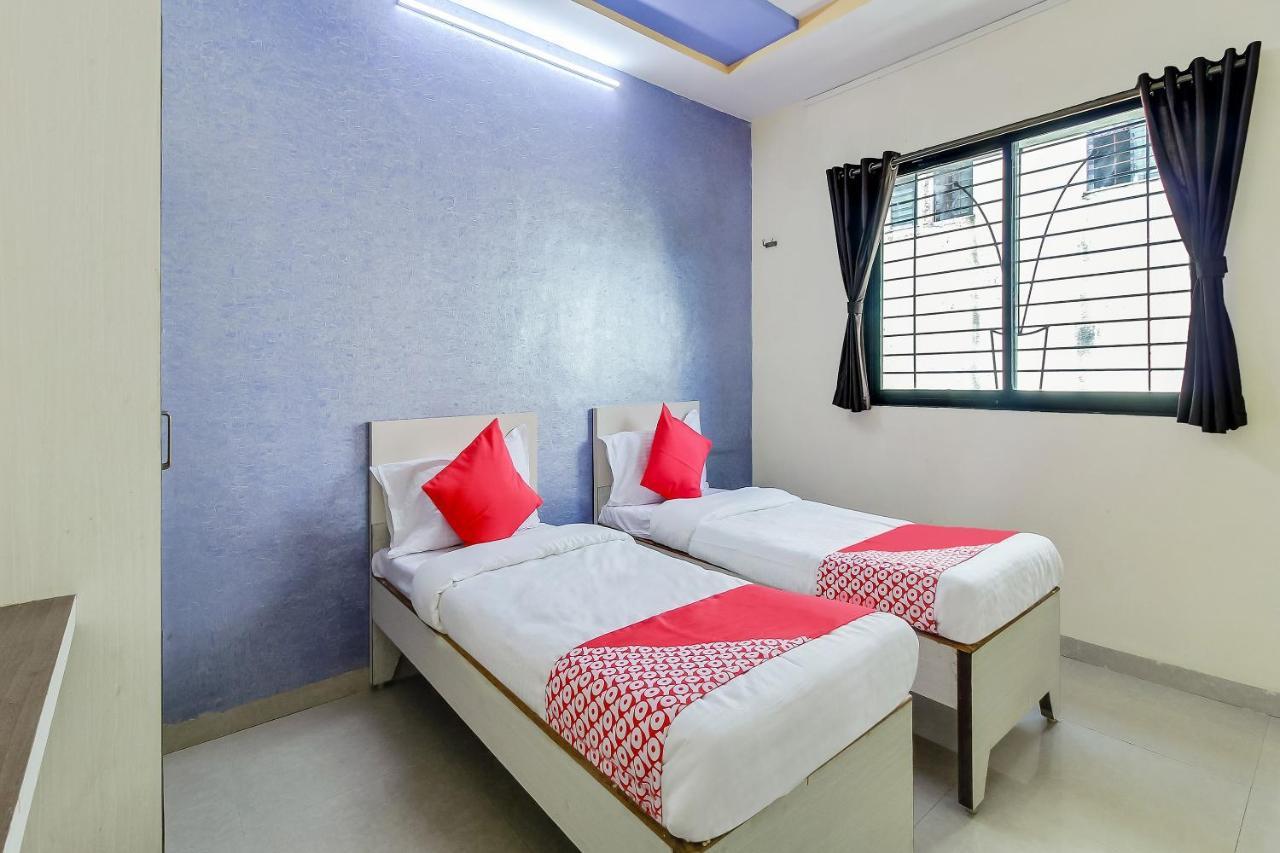 Oyo Flagship 48365 Hotel Shiva'S Castle Chalisgaon Eksteriør bilde