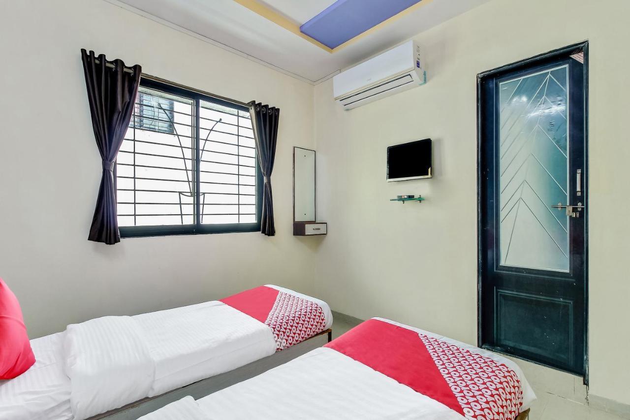 Oyo Flagship 48365 Hotel Shiva'S Castle Chalisgaon Eksteriør bilde