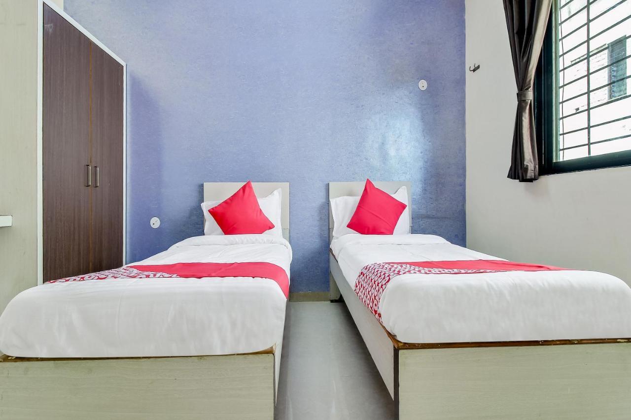 Oyo Flagship 48365 Hotel Shiva'S Castle Chalisgaon Eksteriør bilde