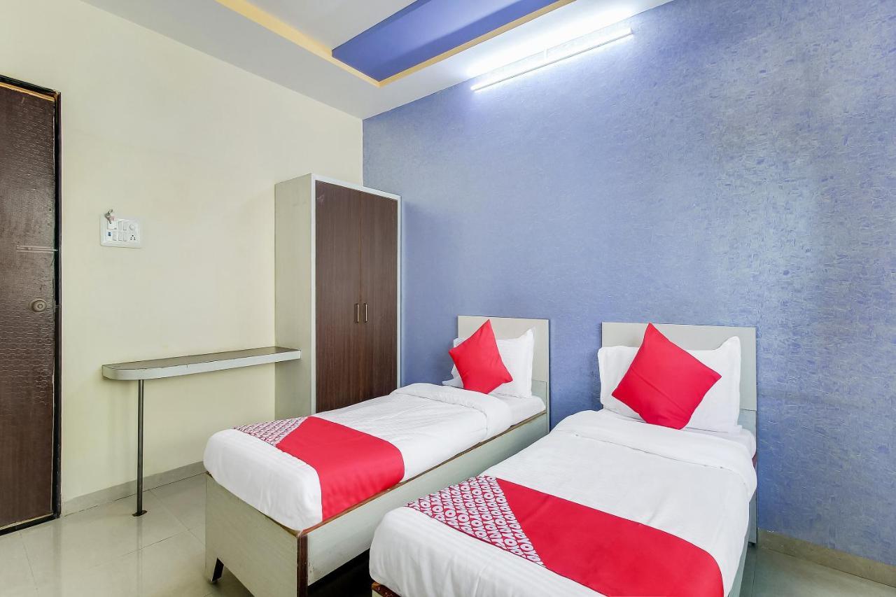 Oyo Flagship 48365 Hotel Shiva'S Castle Chalisgaon Eksteriør bilde