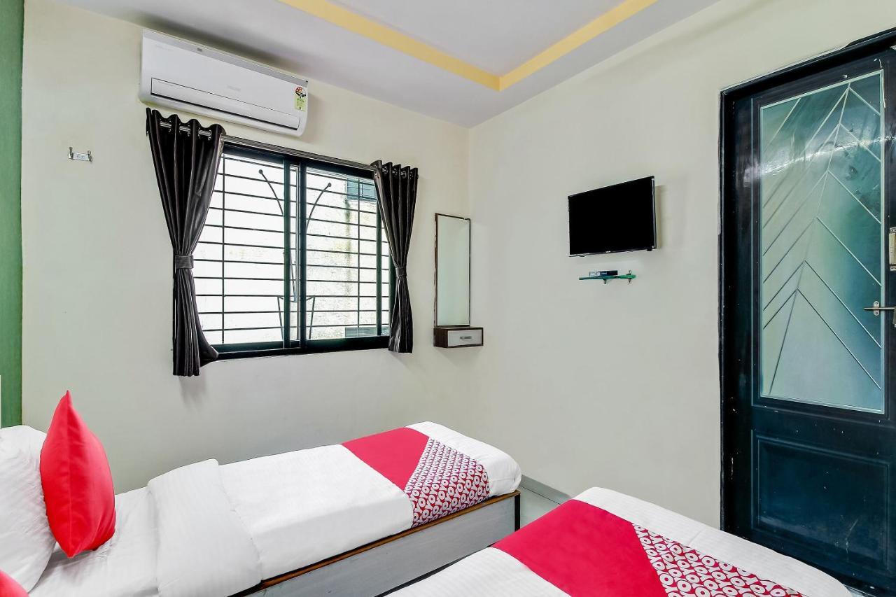 Oyo Flagship 48365 Hotel Shiva'S Castle Chalisgaon Eksteriør bilde