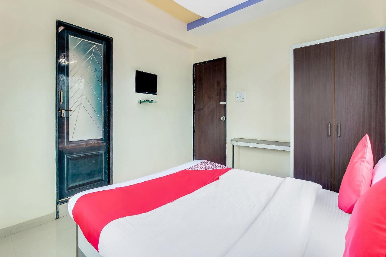 Oyo Flagship 48365 Hotel Shiva'S Castle Chalisgaon Eksteriør bilde