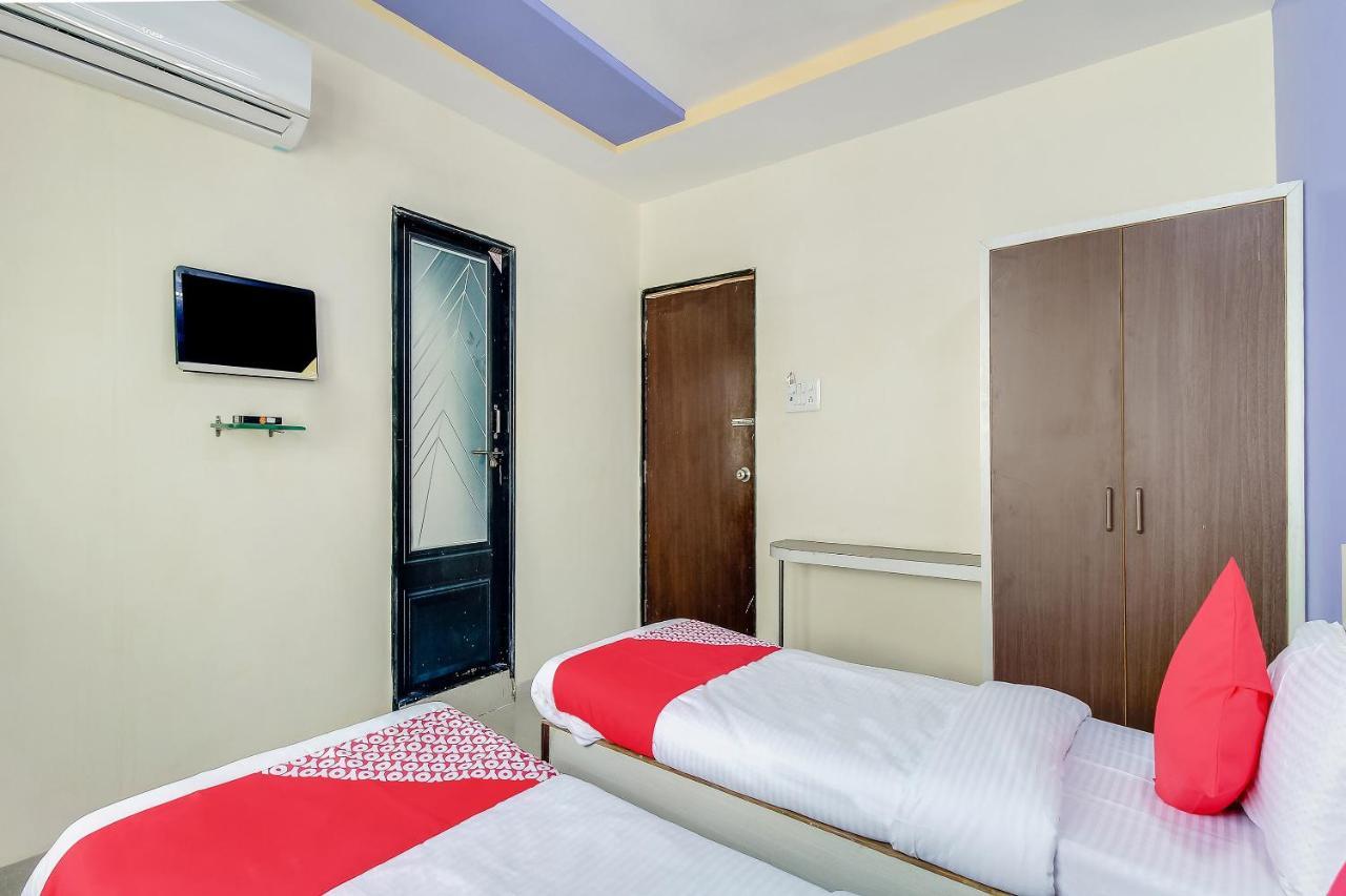 Oyo Flagship 48365 Hotel Shiva'S Castle Chalisgaon Eksteriør bilde