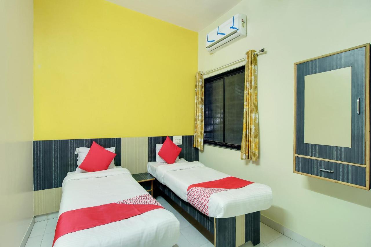 Oyo Flagship 48365 Hotel Shiva'S Castle Chalisgaon Eksteriør bilde