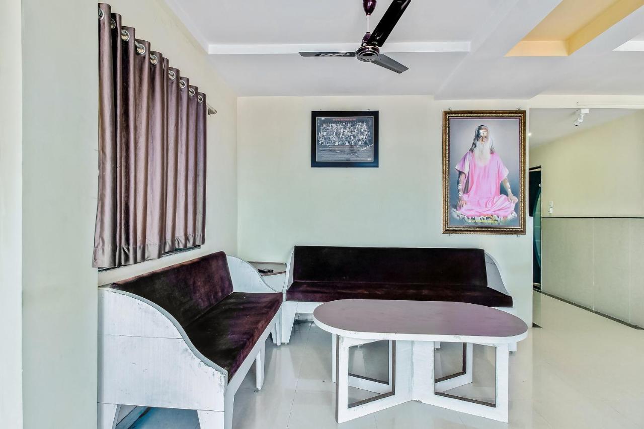 Oyo Flagship 48365 Hotel Shiva'S Castle Chalisgaon Eksteriør bilde